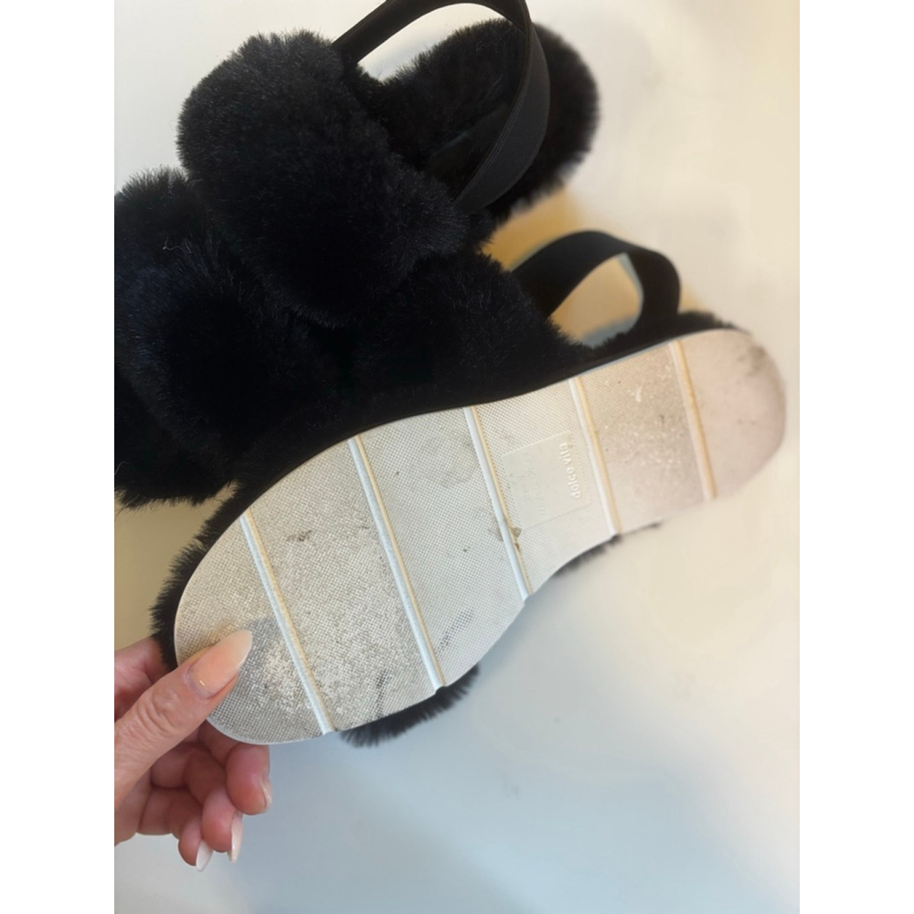 Women's Dolce Vita Black Faux Fur Slippers with White Sole Size 9 - Picture 4 of 8